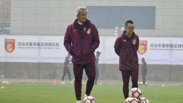 露尿口美女无遮拦