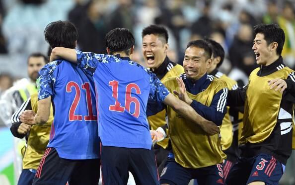 清纯校花被全班爆c教室